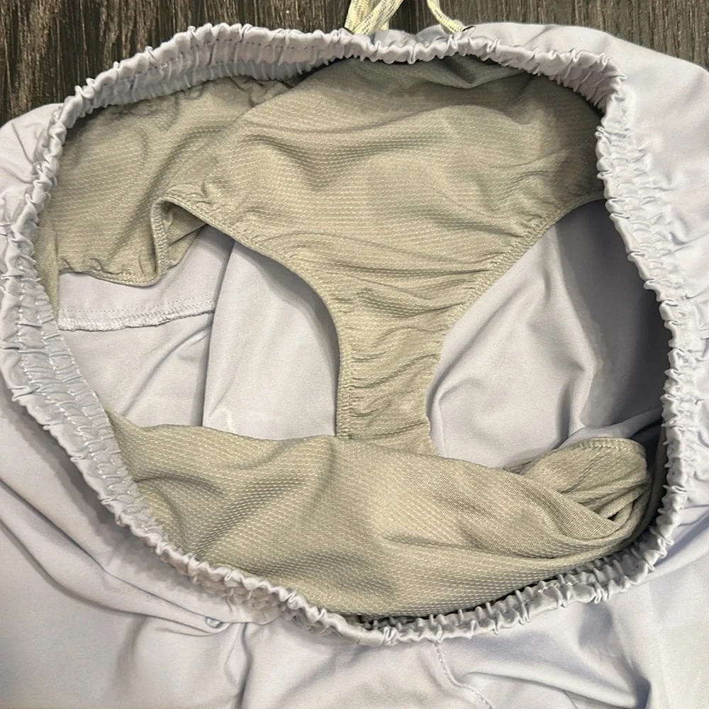 Vuori Women’s Clementine Short 2.0 4” Inseam in Periwinkle, Size Large - Picture 13 of 14